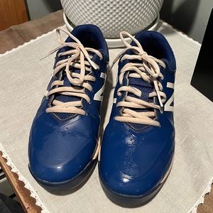 Youth New Balance Baseball Cleats size 4 Wide